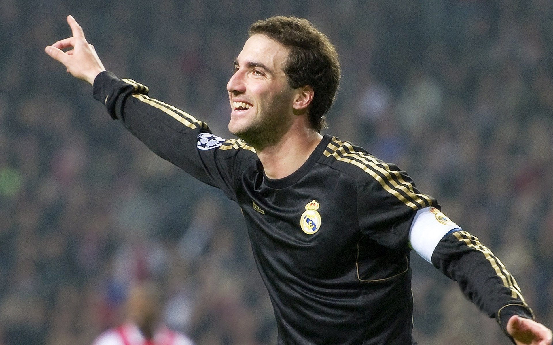 团队默契增强，接力表现亮眼，团队默契配合